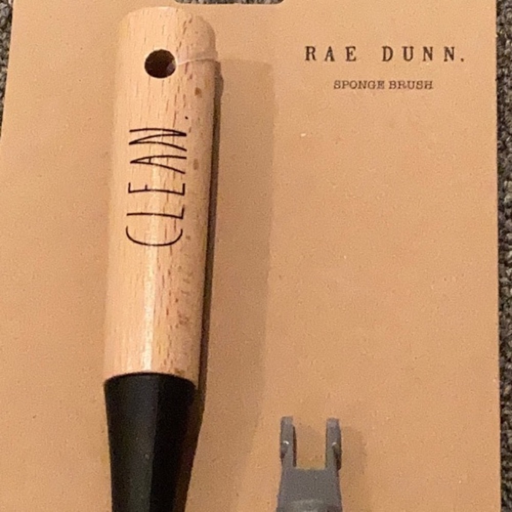 π NWT Rae Dunn Sponge Brush with Replacement Head - Picture 2 of 3